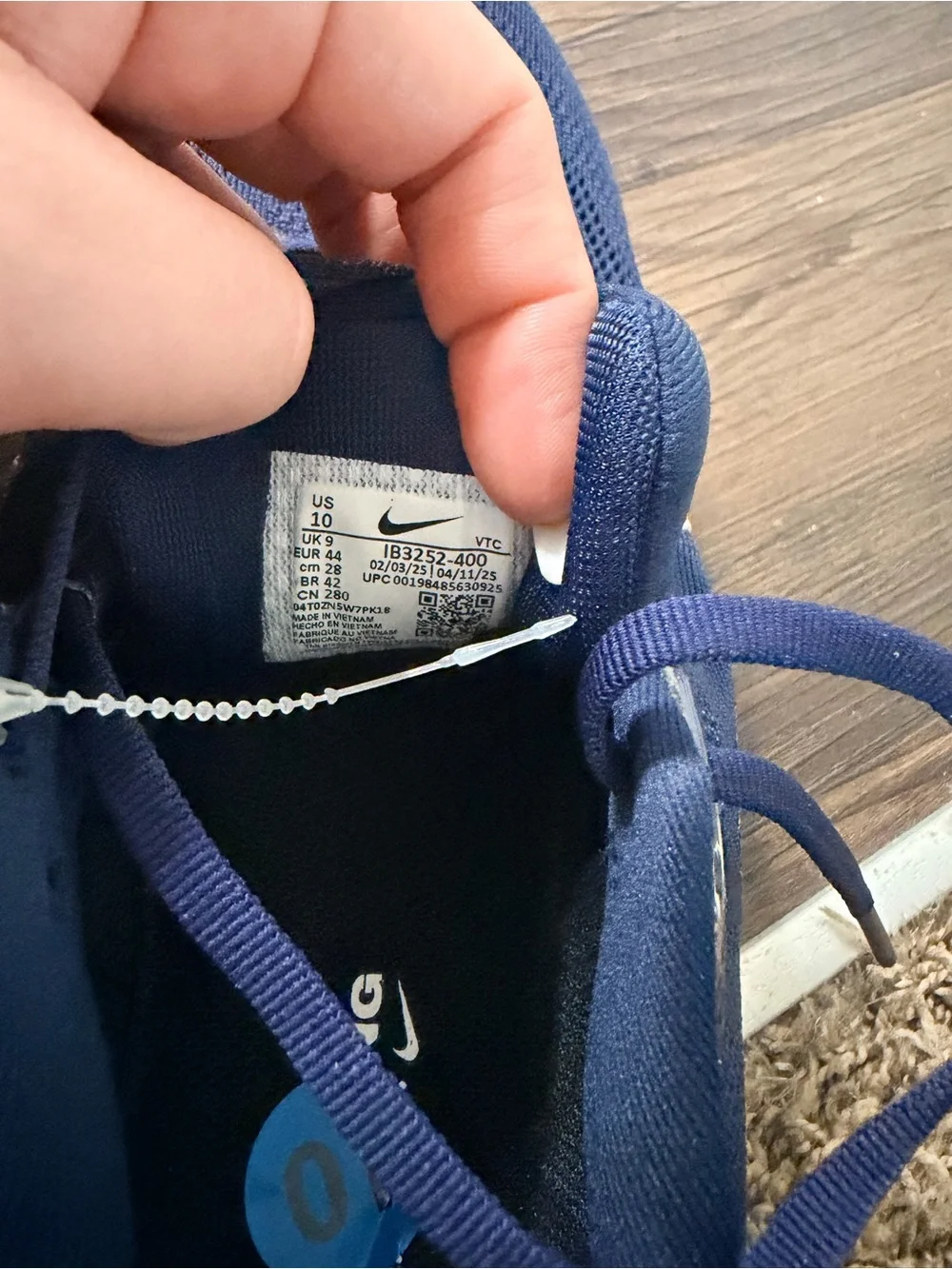 Nike Men's Dark Blue Low-Top Athletic Shoes